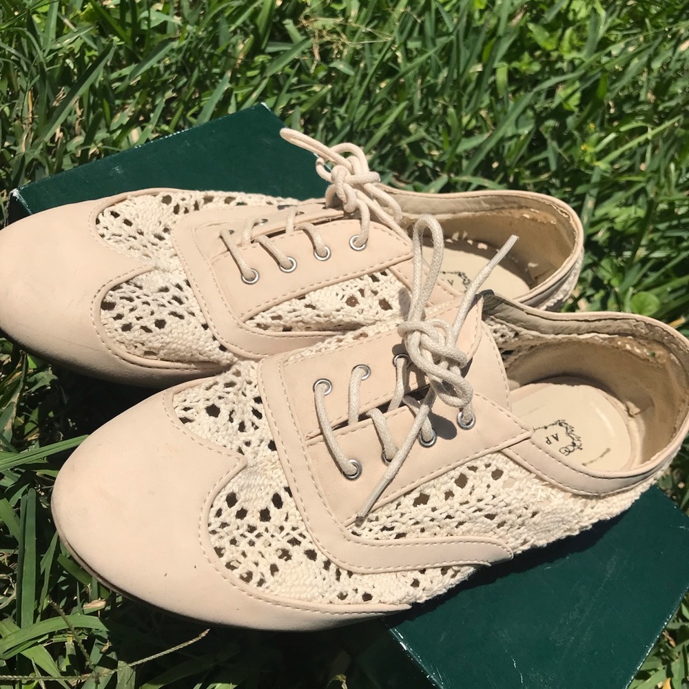 Vintage Oxford crotchet shoes